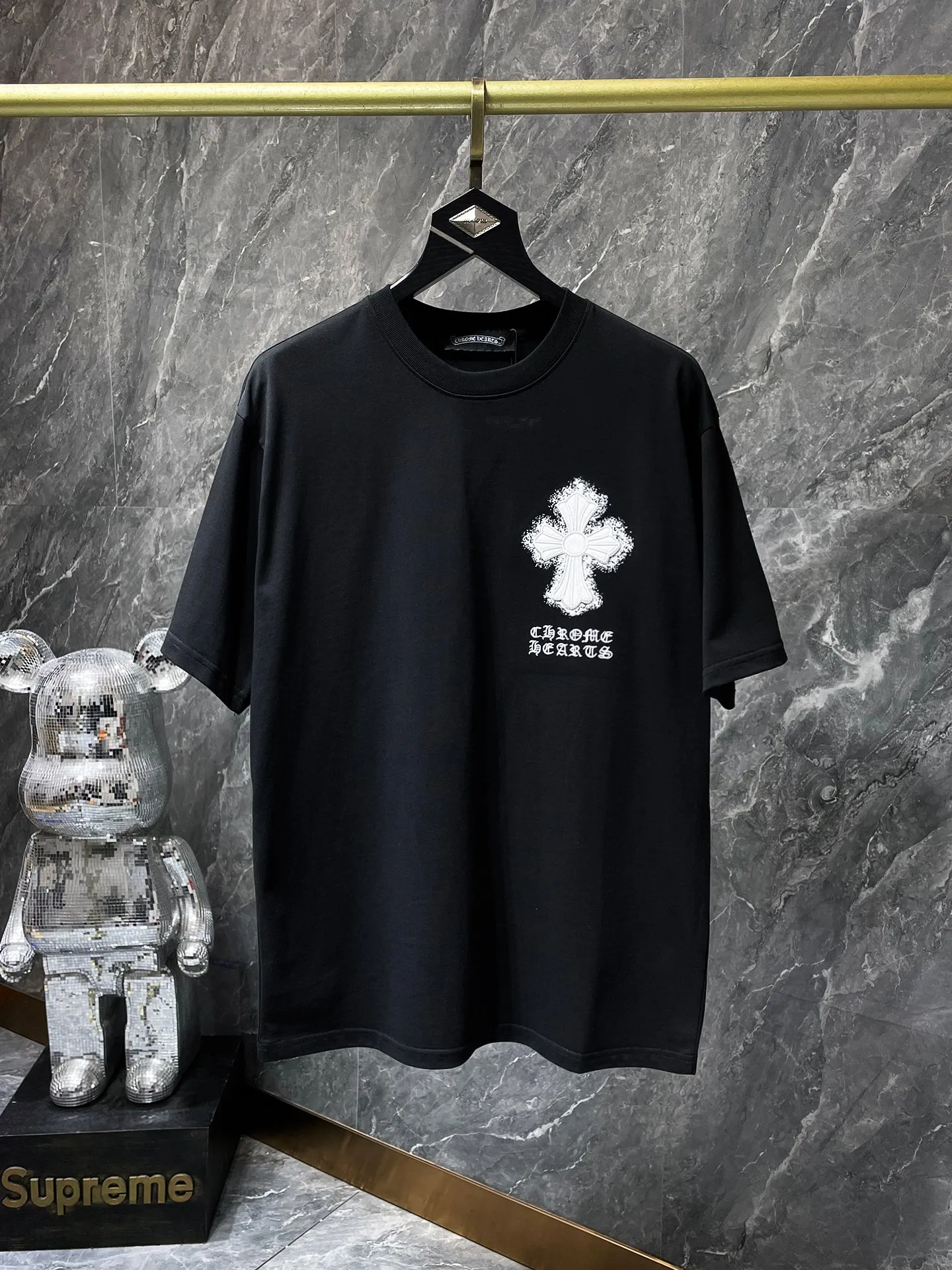 P154 New Chrome Hearts 25ss for summer. High-weight, environmentally friendly and high-quality top-grade fabric. 260g~270g. Croma embroidery, Sanskrit cross and spray-printed short sleeves. Counter synchronization. 1:1 replica version. Recommended color: black. White. Size: S, M, L, XL.